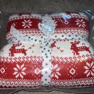 NIP Victoria’s Secret Pink Sherpa Sweater Blanket  Deer Snowflake Red Off/White